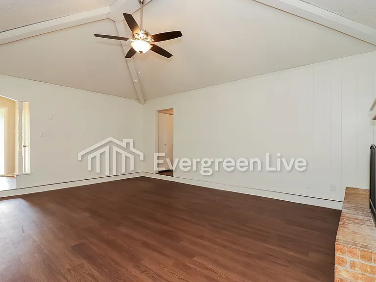 2417 Meadow Vw — Photo 4