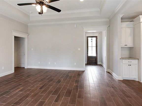 3rd image of 4802 Maplewood Dr
