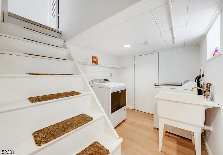 275 E Mount Pleasant Ave — Photo 35