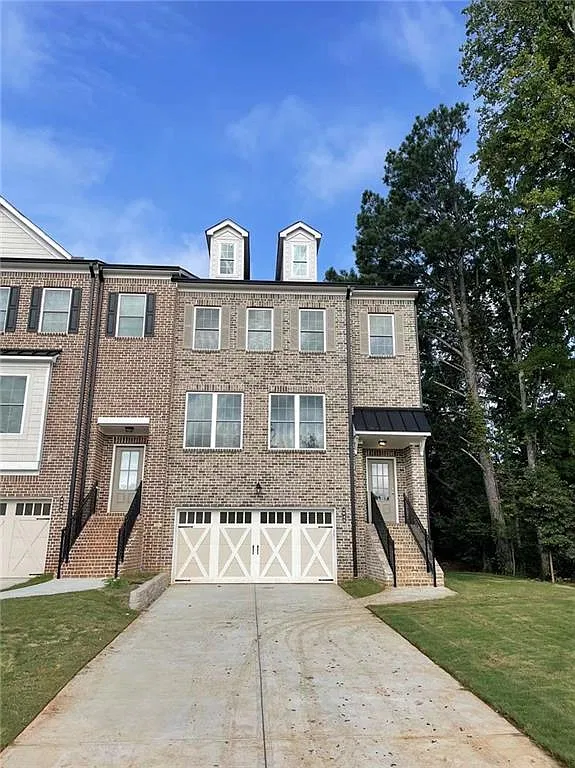4 bed, 3.5 bath, 2429 sqft, $2,900 — Photo 1