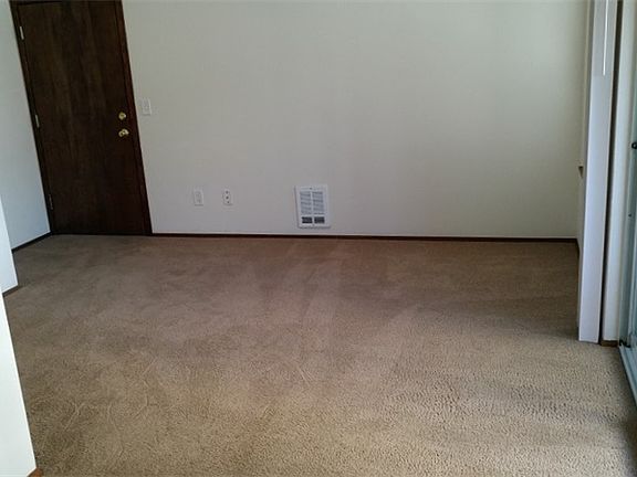 3rd image of 14009 32nd Ave NE APT 204