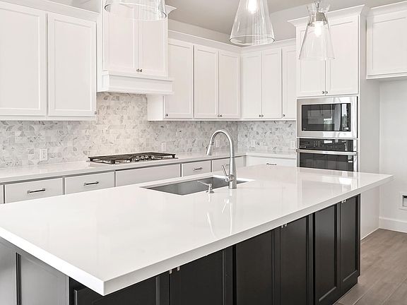3rd image of 743 Alta Circle