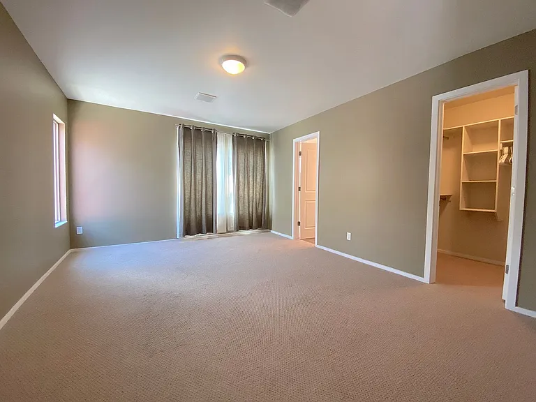 4004 Camelot Hts #B — Photo 22