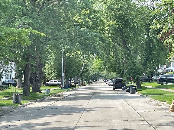 4th image of 20049 Elkhart St