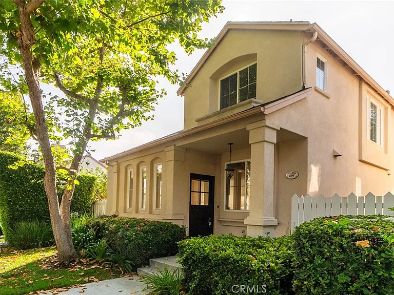 206 Garden Gate Ln — Photo 2