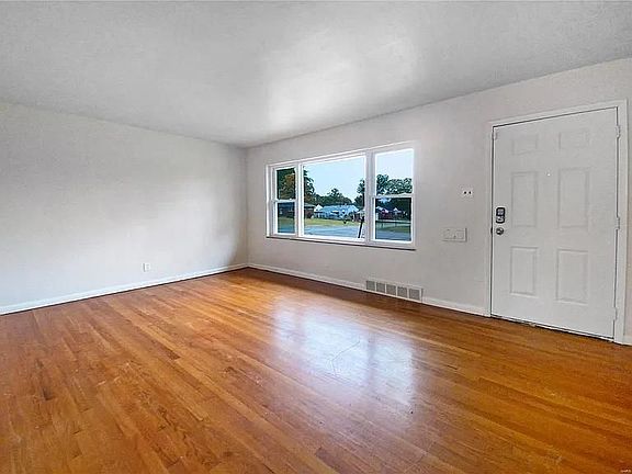 3rd image of 1399 Torrey Pines Ct