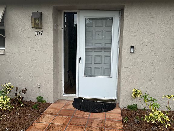 3rd image of 707 N Jefferson Ave