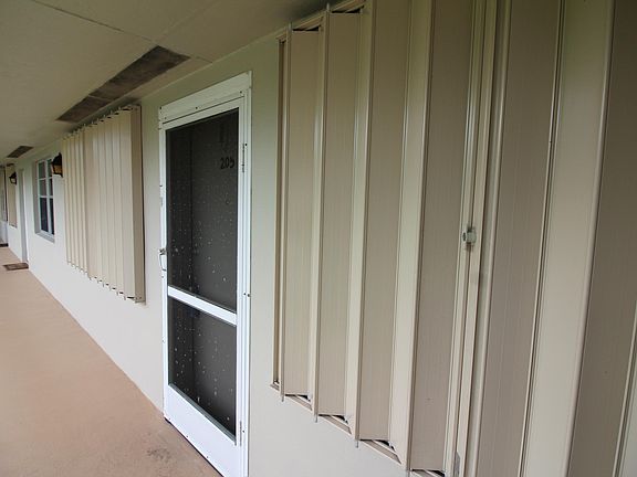 3rd image of 16 SE Lake Vista Trl #205