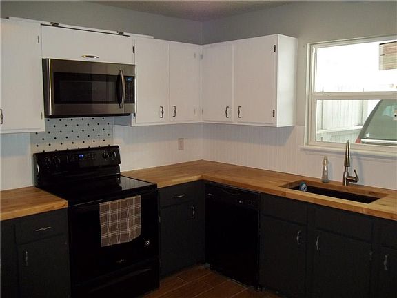 5th image of 208 E Adobe St