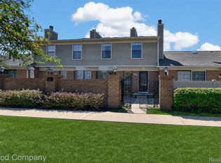 31228 Country Blf, Farmington, MI 48331