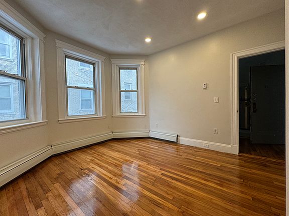 4th image of 109 Strathmore Rd APT 11