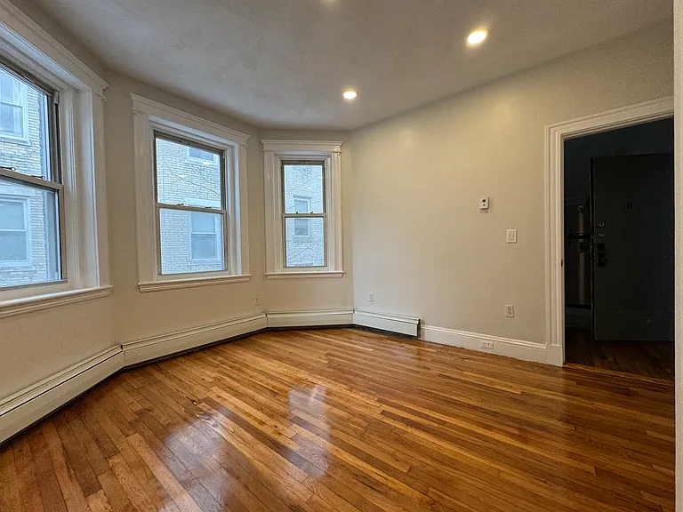 109 Strathmore Rd #11 — Photo 4