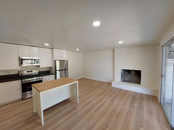 3rd image of 5418-20 Hewlett Dr