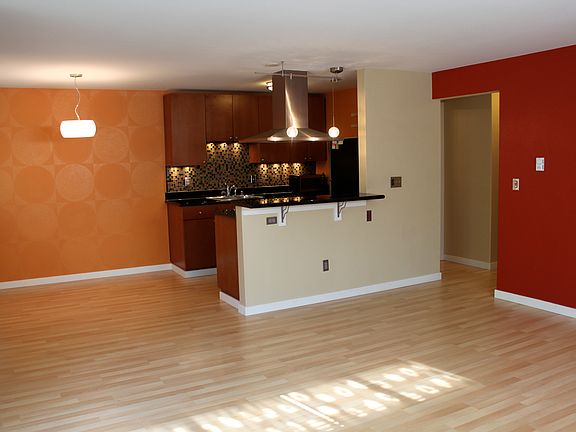 3rd image of 845 NE 125th St APT 201