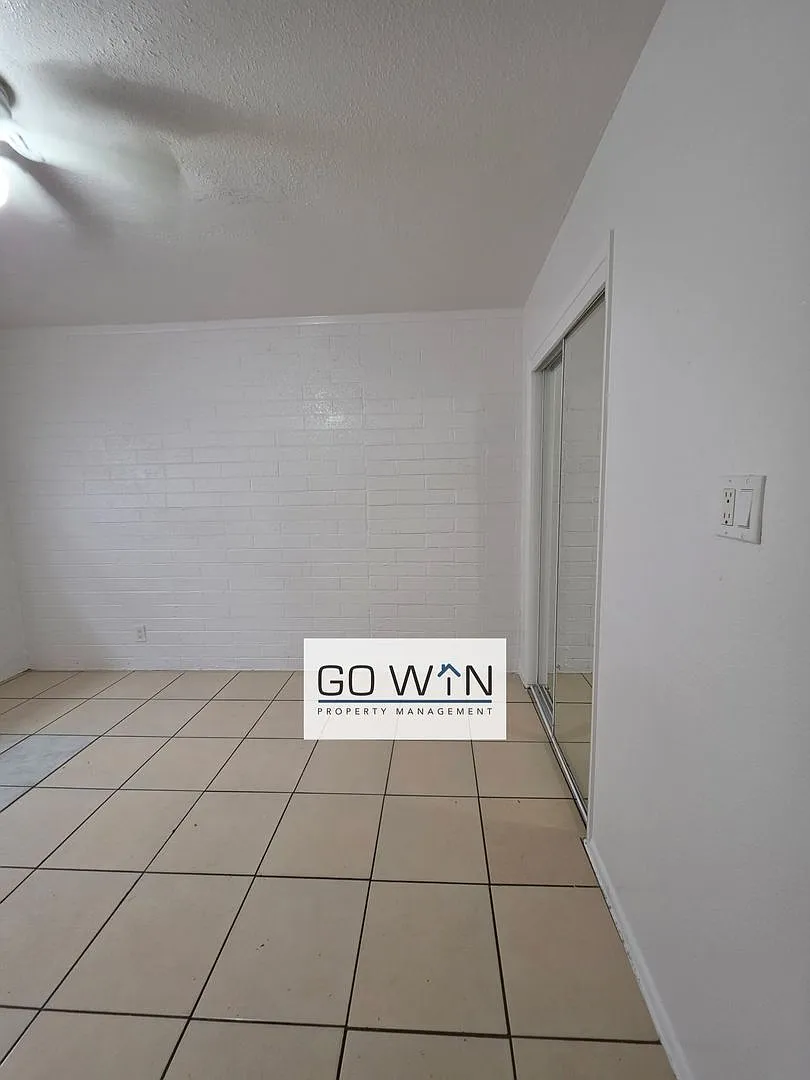 9837 N 11th Ave — Photo 3