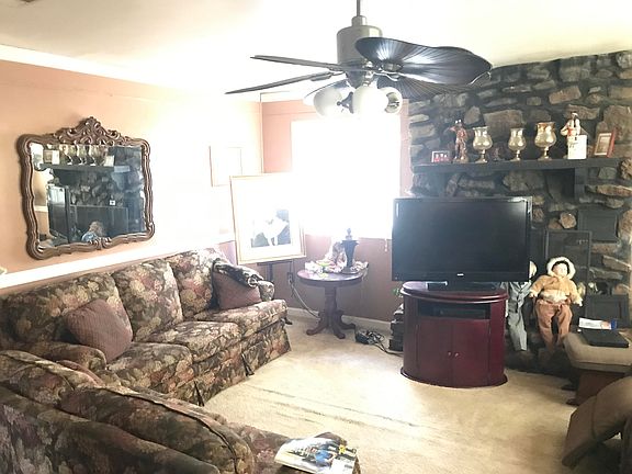 3rd image of 209 E Fir St