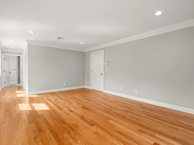 585 Lowell St — Photo 25