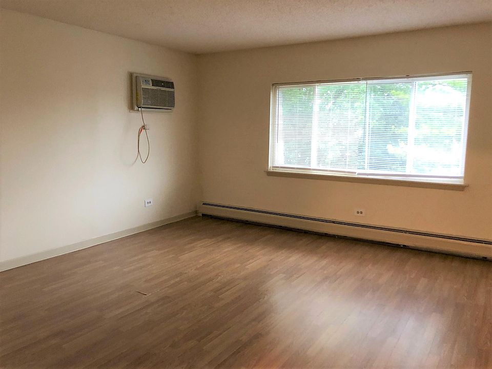 1st image of 10008 Holly Ln