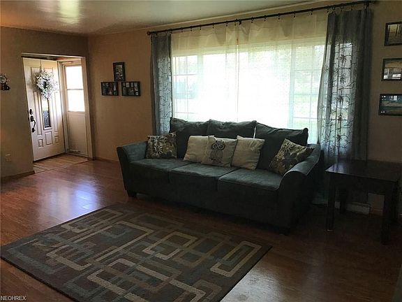 3rd image of 727 Holden Dr
