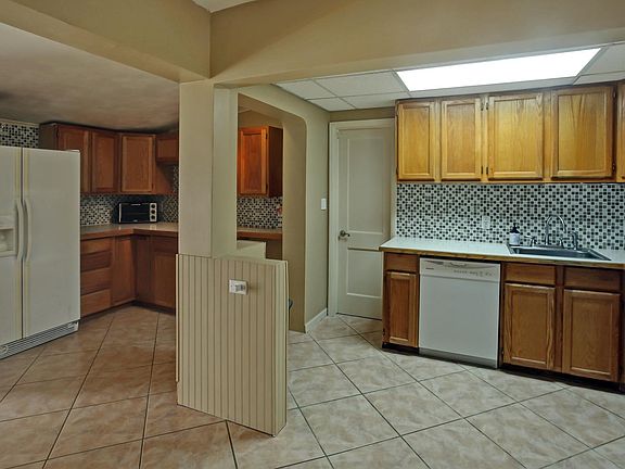 4th image of 28 NE 26th St