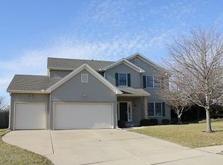 1512 Tearose Ln, Bloomington, IL 61704