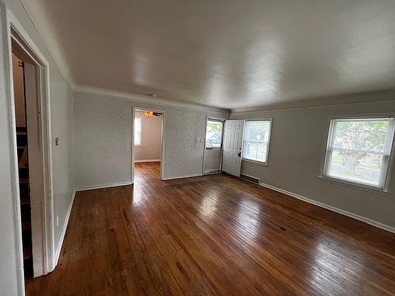 4th image of 750 E Chesterfield St