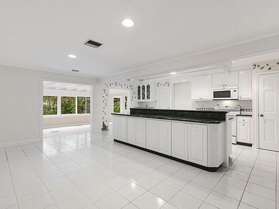 3rd image of 509 Andrews Dr
