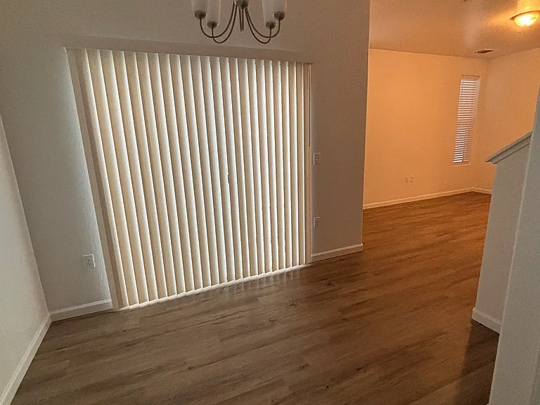 1093 Buena Vista Ln — Photo 3