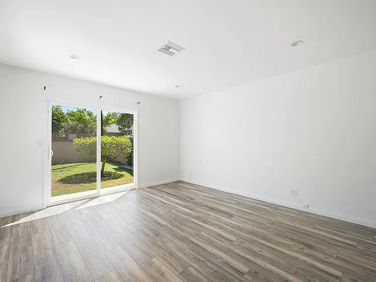 6438 Densmore Ave — Photo 11