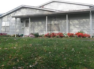 689 Cherry Hollow Rd, Columbus, OH 43228