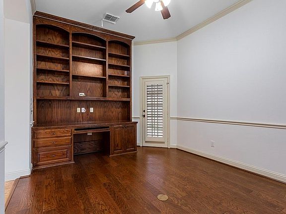 4th image of 804 Creekview Ln