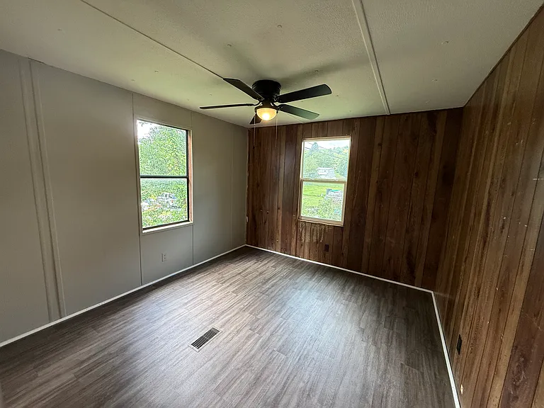 212 Thor Ln — Photo 11