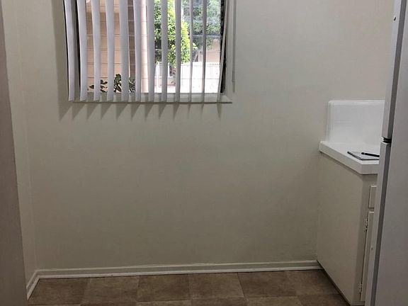 3rd image of 1605 N Martel Ave APT 1