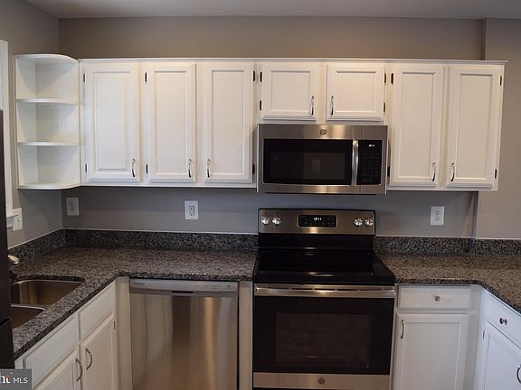 3rd image of 116 Hyde Park