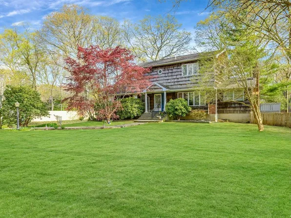 10 Burgundy Lane, Nesconset, NY 11767