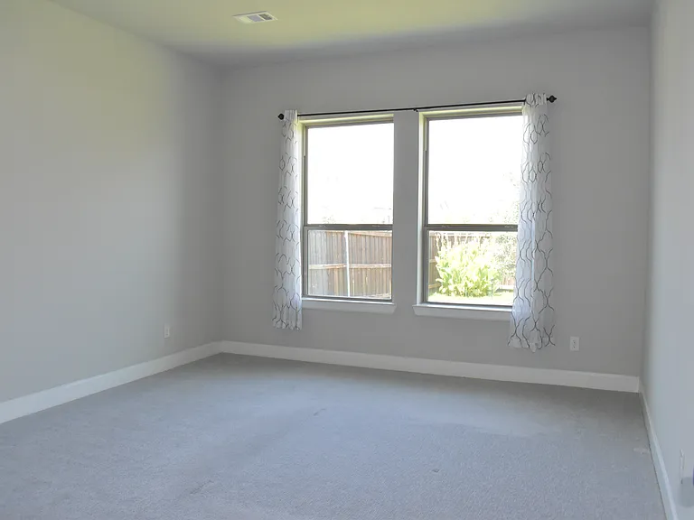 2900 Bluff Creek Dr — Photo 14