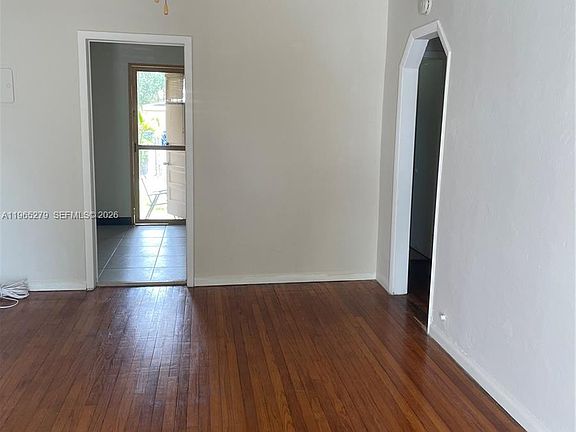 3rd image of 1913 Harding St