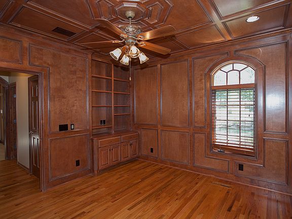 Elegant hardwood dining room