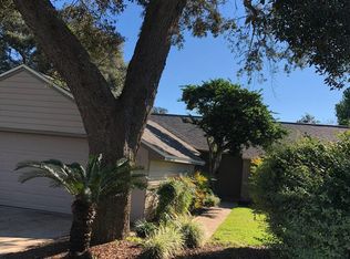 100 Lake Lorraine Cir, Shalimar, FL 32579