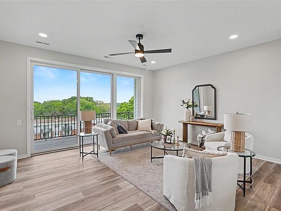 4th image of 2736 Fleur Dr