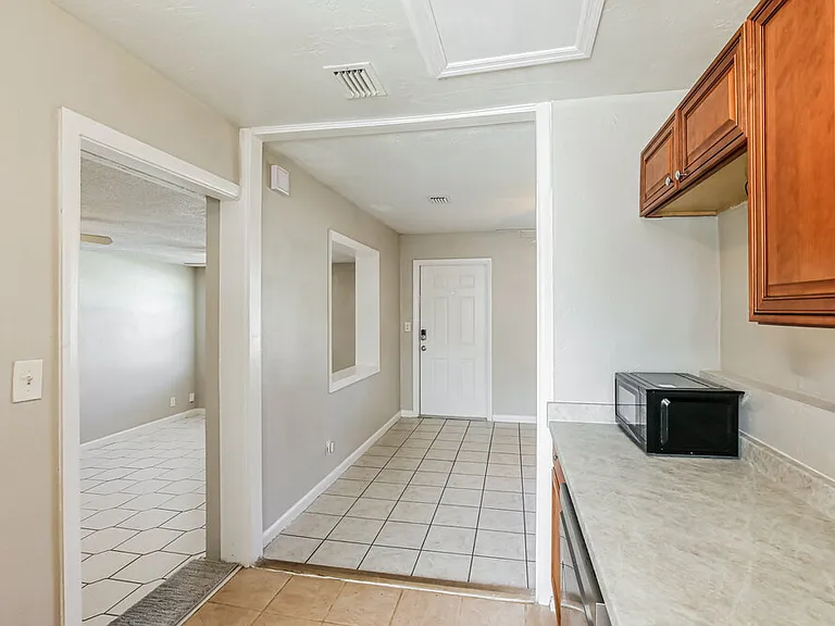 2797 NE 12th Ave — Photo 8