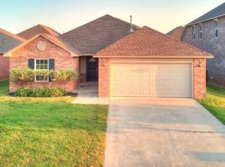 9225 NW 71st St, Yukon, OK 73099