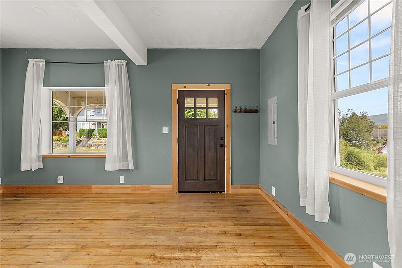 5th image of 306 B Street