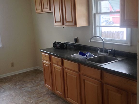 4th image of 203 W Hubert Ave