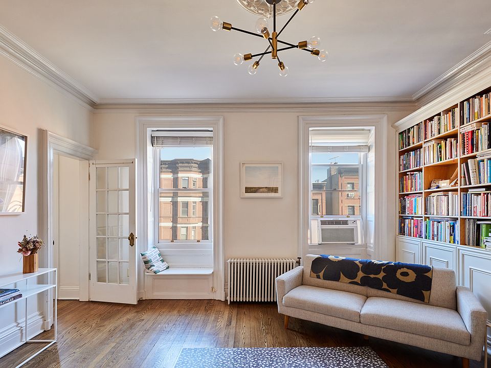 Spacious living room