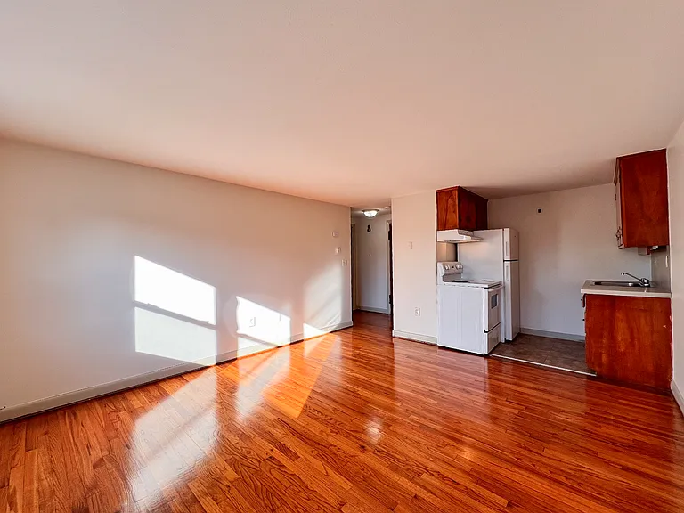 180 Bond St / Theo Investments LLC — Photo 21