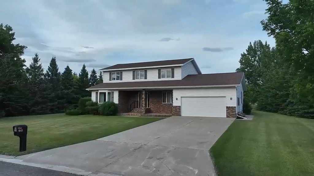 606 4th St W - Property Image