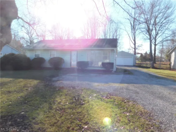 387 Eldon Dr NW, Warren, OH 44483