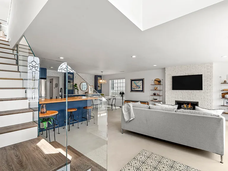 709 W Balboa Blvd — Photo 6