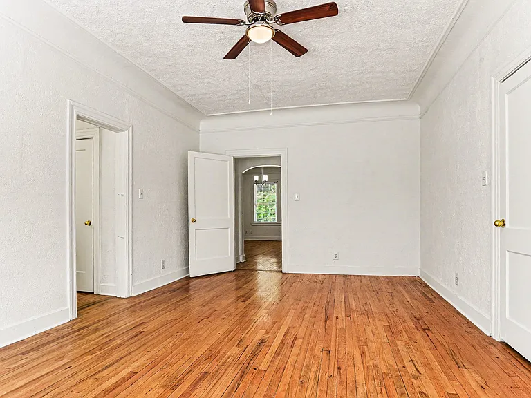 4515 Swiss Ave — Photo 29